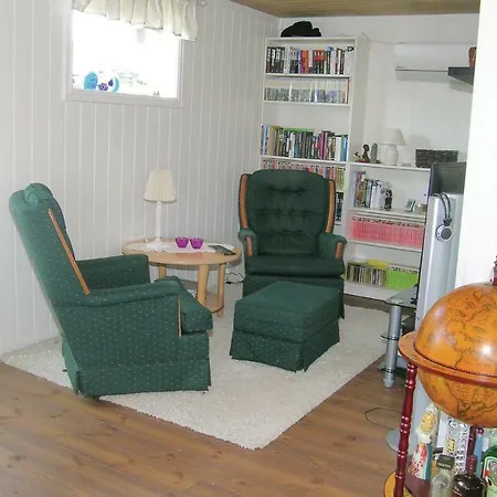 Two-bedroom Holiday In Lysoysundet